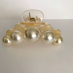 Big Pearl Acrylic Hair Claw.